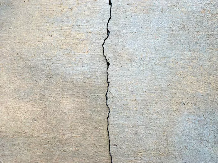 Polyurea concrete crack injection