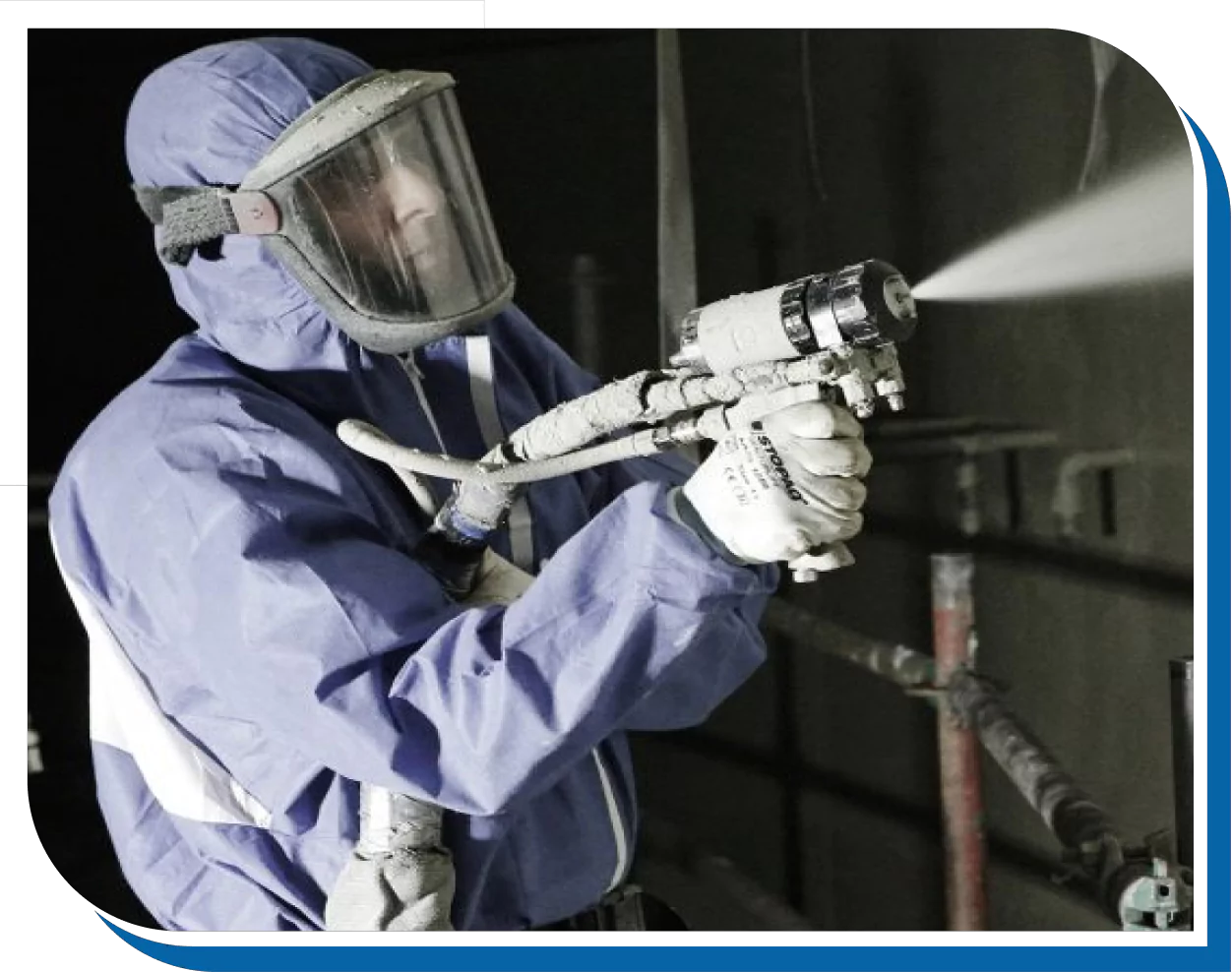 Spray gun used for cyanide containment