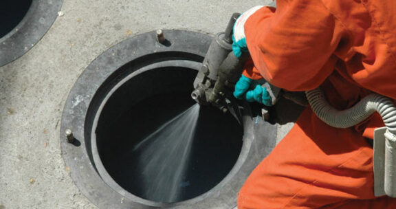 Understanding Manhole Linings 700x370 | ArmorThane Polyurea ...